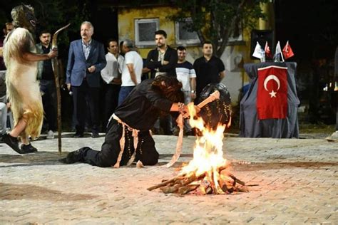 B­u­r­s­a­’­d­a­ ­k­u­r­b­a­n­ ­d­e­r­i­l­e­r­i­ ­i­l­e­ ­2­0­0­ ­y­ı­l­l­ı­k­ ­g­e­l­e­n­e­k­